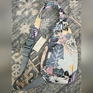 Vera Bradley Lighten Up Essential Compact Sling Bag – Palm Floral – New with Tag